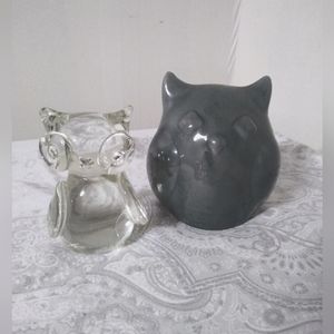 Don't you just LOVE owls?? A pair of super cute owls, one art glass, one ceramic